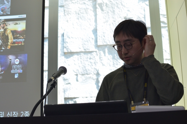 김성훈 대표가 글로벌 원서버 운영에 대한 강연을 준비하고 있다 (출처= 경향게임스)