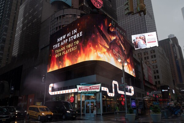 ▲ 뉴욕 타임즈 스퀘어를 장식한 ‘디아블로 이모탈’ 광고 (제공=블리자드)
