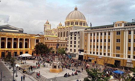 엘살바도르의 수도인 산살바도르(사진=wikipedia)