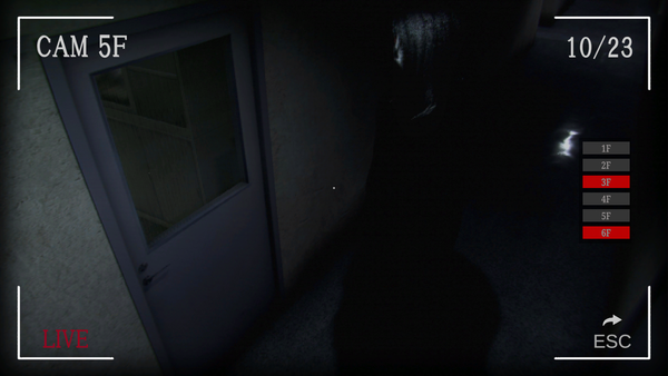 ▲ 주인공은 본인이 있는 방 바로 앞에 유령이 있는 것을 CCTV로 봤을때 무슨 느낌일까 (출처=야간경비 스크린샷)