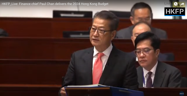 폴 찬( 홍콩 재무장관은 현지시간으로 지난 2월 28일 예산안 발표 현장을 통해 현지 금융관리국이 가까운 시일 내 스테이블코인 규제 샌드박스를 출범할 거라고 밝혔다(사진=유튜브/ Hong Kong Free Press)